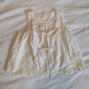 Chic Lace Tank Top in Cream